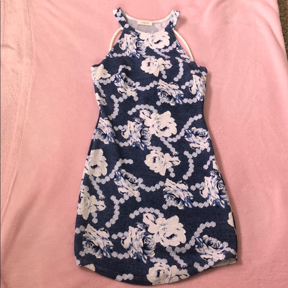 Dress with adorable back of dress